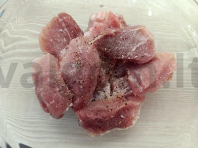 Bulvės su kiauliena ant kefyro vakarienei Žingsnis 1