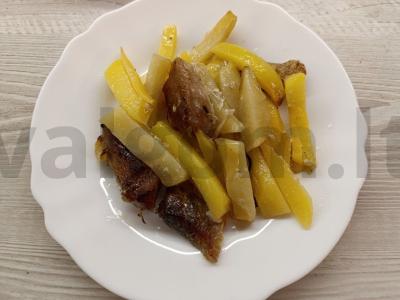 Bulvės su kiauliena ant kefyro vakarienei pagrindine nuotrauka