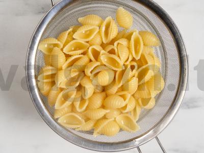 Grietinėlės makaronai su vištiena ir grybais Žingsnis 1