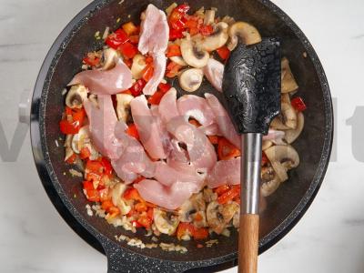 Grietinėlės makaronai su vištiena ir grybais Žingsnis 5