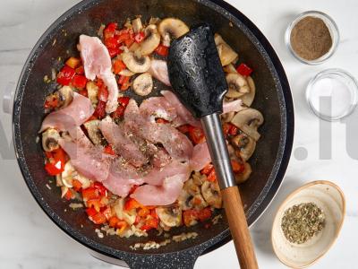 Grietinėlės makaronai su vištiena ir grybais Žingsnis 6