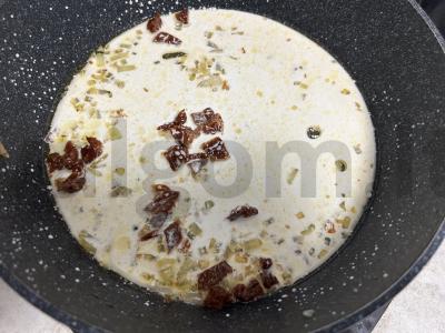 Makaronai su džiovintais pomidorais grietinėlės padaže Žingsnis 3