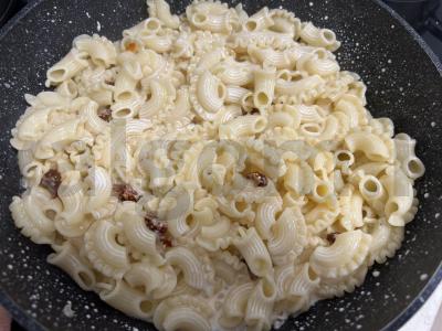 Makaronai su džiovintais pomidorais grietinėlės padaže Žingsnis 4