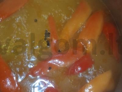 Konservuoti pipirai su pipirų mišiniu Žingsnis 10