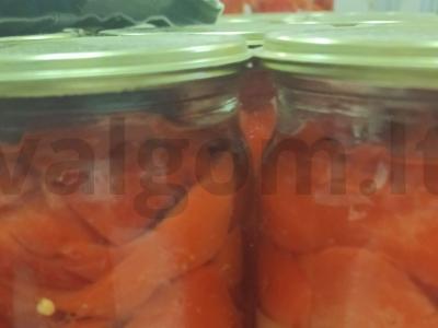 Konservuoti pipirai su pipirų mišiniu pagrindine nuotrauka