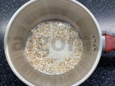 Grūdų košė su braškėmis Žingsnis 1