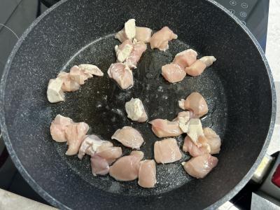 Taliateli su vištiena ir grybais grietinėje per 25 minutes Žingsnis 1