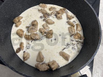 Taliateli su vištiena ir grybais grietinėje per 25 minutes Žingsnis 5