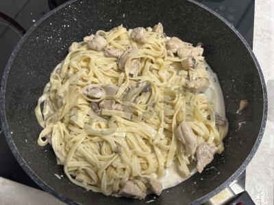 Taliateli su vištiena ir grybais grietinėje per 25 minutes Žingsnis 7