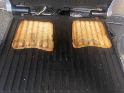 Klubinis sumuštinis su sūriu ir sūdyta upėtakiu Žingsnis 1