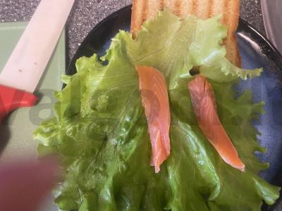 Klubinis sumuštinis su sūriu ir sūdyta upėtakiu Žingsnis 3