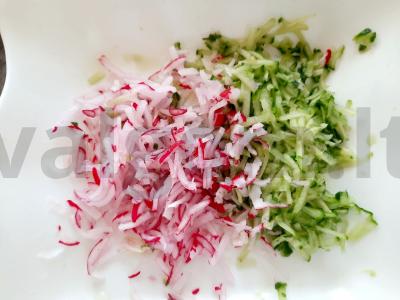 Naudingas salotas su daigintu avinžirniu ir mungo daigais Žingsnis 1