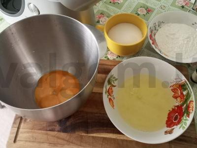 Raudonas biskvitas Žingsnis 1