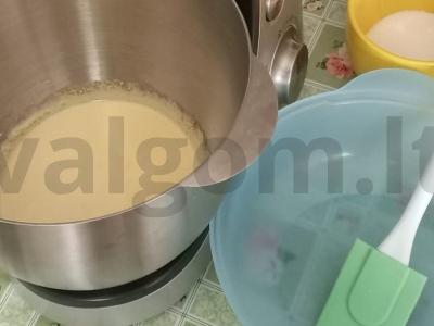 Raudonas biskvitas Žingsnis 2