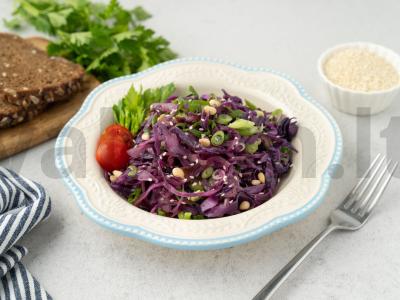 Troškinta raudonoji kopūstai pagrindine nuotrauka