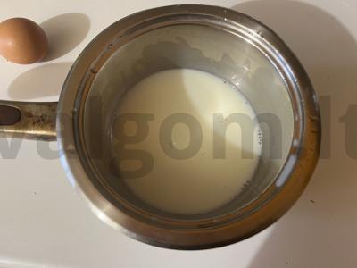 Vanilinis pieno kreminis padažas Žingsnis 1