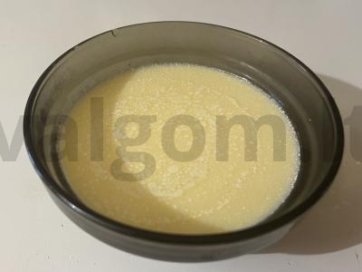 Vanilinis pieno kreminis padažas pagrindine nuotrauka