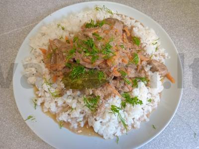 Troškinta vištienos kepenėlė su ryžių garnyru pagrindine nuotrauka