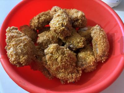 Vištienos sparneliai kaip iš žinomo greito maisto pagrindine nuotrauka