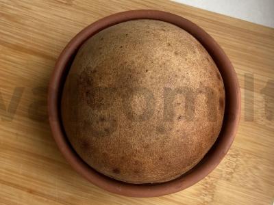 Keptas varškės blynų pyragas su grietinėlėmis ir mėlynėmis pagrindine nuotrauka