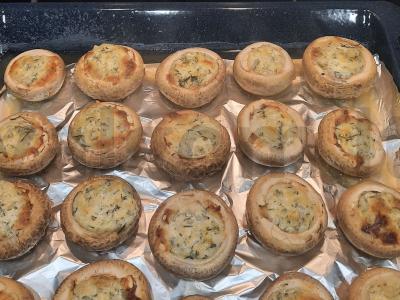 Įdaryti šampinjonai orkaitėje per 30 minučių pagrindine nuotrauka