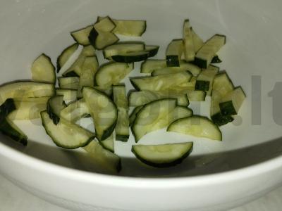 Naudingas daržovių salotas su kiaušiniu Žingsnis 1