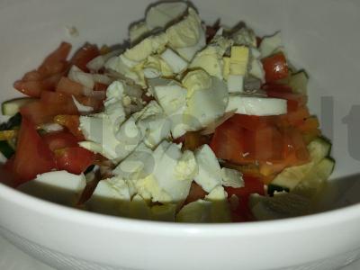 Naudingas daržovių salotas su kiaušiniu Žingsnis 5