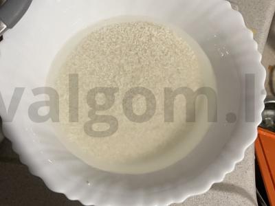 Kiaulienos plovas su svogūnais ir morkomis Žingsnis 1