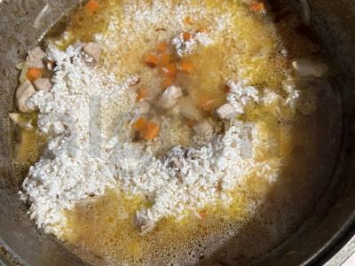 Kiaulienos plovas su svogūnais ir morkomis Žingsnis 5