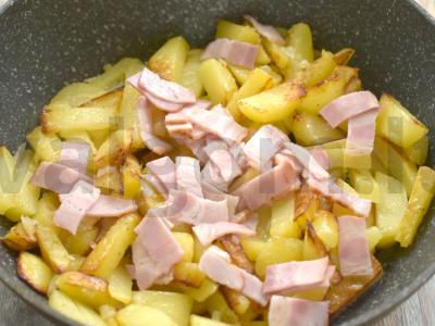 Bulvės su šonine keptuvėje Žingsnis 3