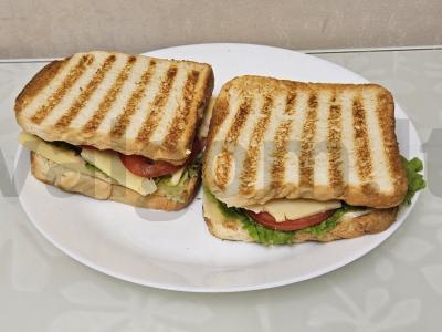 Krustingas sumuštinis su lašiša pagrindine nuotrauka