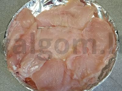 Vištienos krūtinėlė, kepta po sūriu ir džiovintu krapu Žingsnis 1