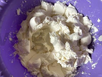 Varškės kulichas su razinomis ir vaniliniu cukrumi Žingsnis 1