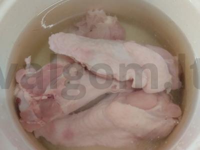 Pomidorų sriuba su kalakutiena ir mini pievagrybiais Žingsnis 1