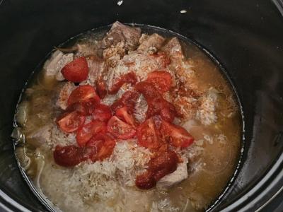 Birus plovas su pomidorais lėtoje viryklėje Žingsnis 8