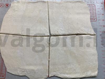 Sluoksniuoti pyragėliai su obuoliais, cinamonu ir ruduoju cukrumi Žingsnis 2