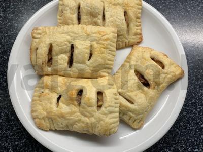 Sluoksniuoti pyragėliai su obuoliais, cinamonu ir ruduoju cukrumi Žingsnis 7