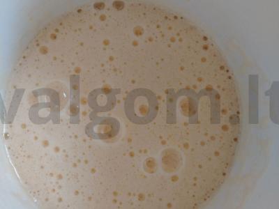 Kepiniai sotūs blynai su vištienos kumpiu ir sūriu Žingsnis 1