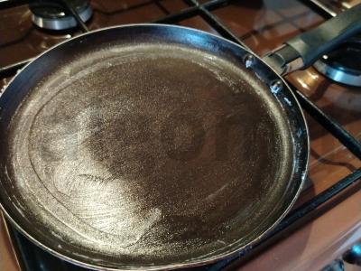 Kepiniai sotūs blynai su vištienos kumpiu ir sūriu Žingsnis 6