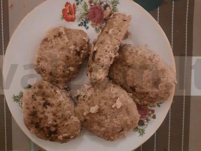 Autorinės kotletai su sviestu pagrindine nuotrauka