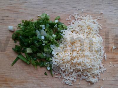 Salotos su Pekino kopūstu, korėjietiška morkomis ir žaliu svogūnu Žingsnis 1