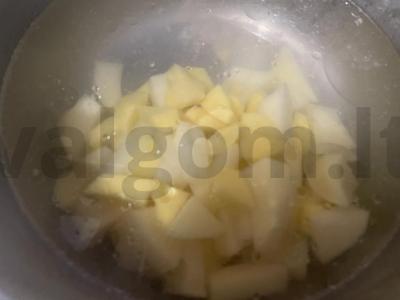 Šviežių kopūstų ir burokėlių šaltibarščiai Žingsnis 2