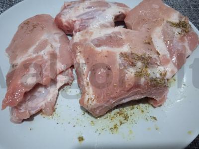 Kiaulienos šonkauliai mandarinų marinate, kepti su moliūgu, pievagrybiais ir žiediniais kopūstais Žingsnis 2