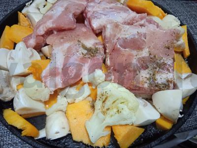 Kiaulienos šonkauliai mandarinų marinate, kepti su moliūgu, pievagrybiais ir žiediniais kopūstais Žingsnis 6