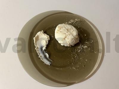 Namų varškės sūris iš pieno ir grietinės pagrindine nuotrauka