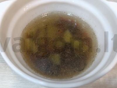 Sriuba su grikių kruopomis ir kepenėlėmis pietums pagrindine nuotrauka