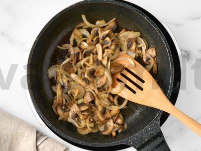 Farfalle su vištiena ir grybais Žingsnis 3