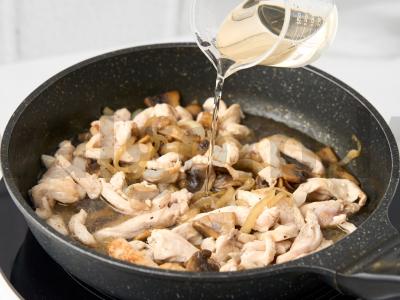 Farfalle su vištiena ir grybais Žingsnis 5