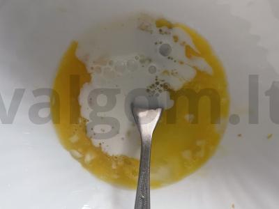 Česnakiniai skrudinti duonos gabaliukai su kukurūzais Žingsnis 3