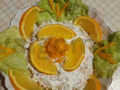 „Oranžinė“ salotų su moliūgu, obuoliais ir graikiniais riešutais pagrindine nuotrauka